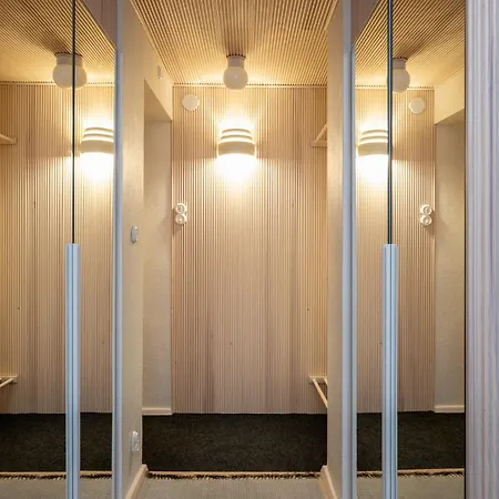 Unique 50s Style Suite, Autohalli Kuopio