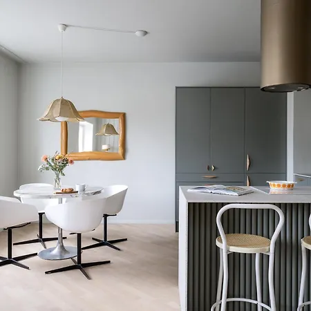 Unique 50s Style Suite, Autohalli Apartman Kuopio