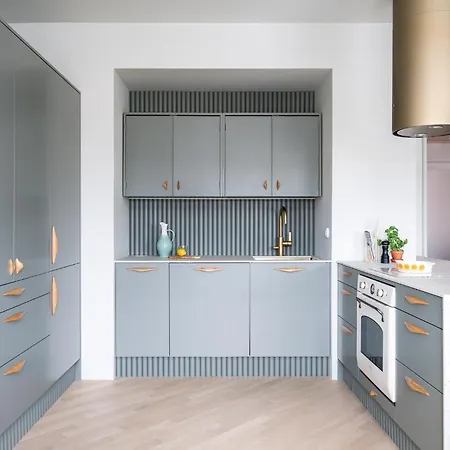 Unique 50s Style Suite, Autohalli