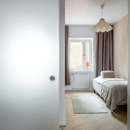 Unique 50s Style Suite, Autohalli