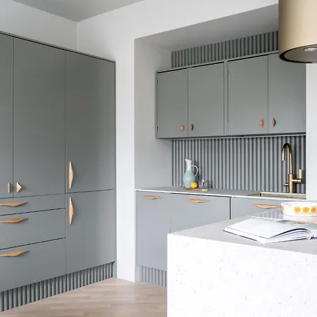 Unique 50s Style Suite, Autohalli *