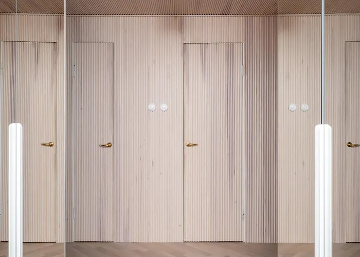 Unique 50s Style Suite, Autohalli *