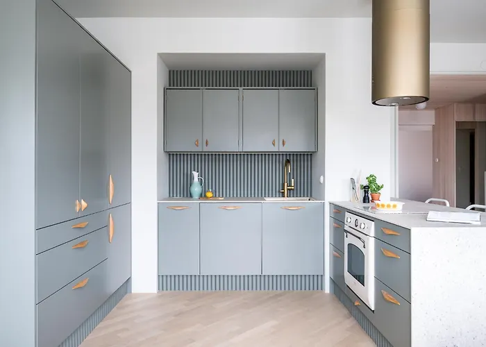 Unique 50s Style Suite, Autohalli